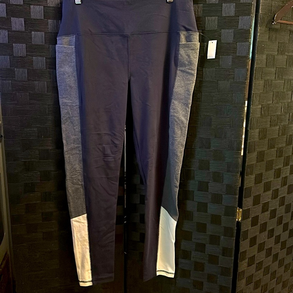 NWT! Women’s SZ L T by Talbots pocketed leggings